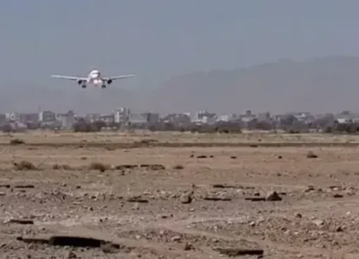 رحلات غامضة إلى مطار صنعاء.. من يقف خلف الطائرات غير المعلنة؟