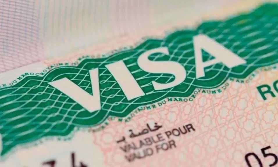 فرصة ذهبية للمقيمين والزائرين: تمديد تأشيرة السعودية قبل انتهاء المهلة!
