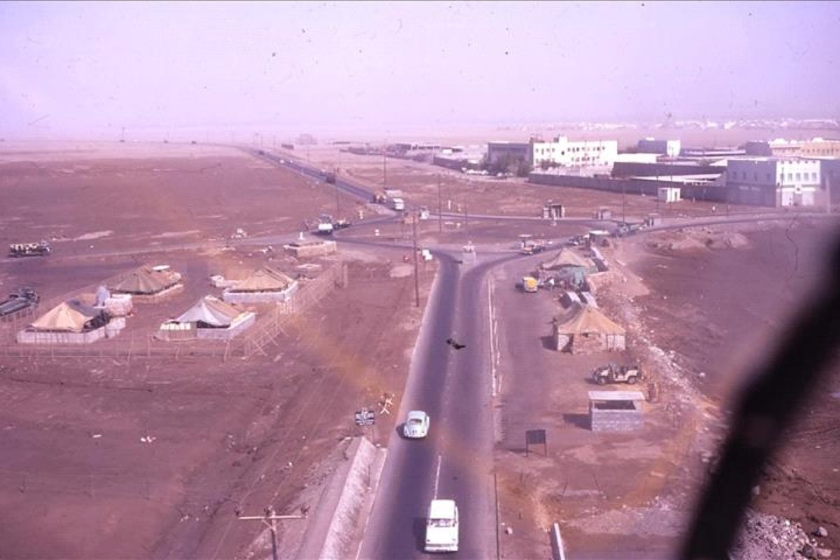 عدن كما لم ترها من قبل: صورة نادرة لجولة كالتكس تُعيد الزمن الجميل