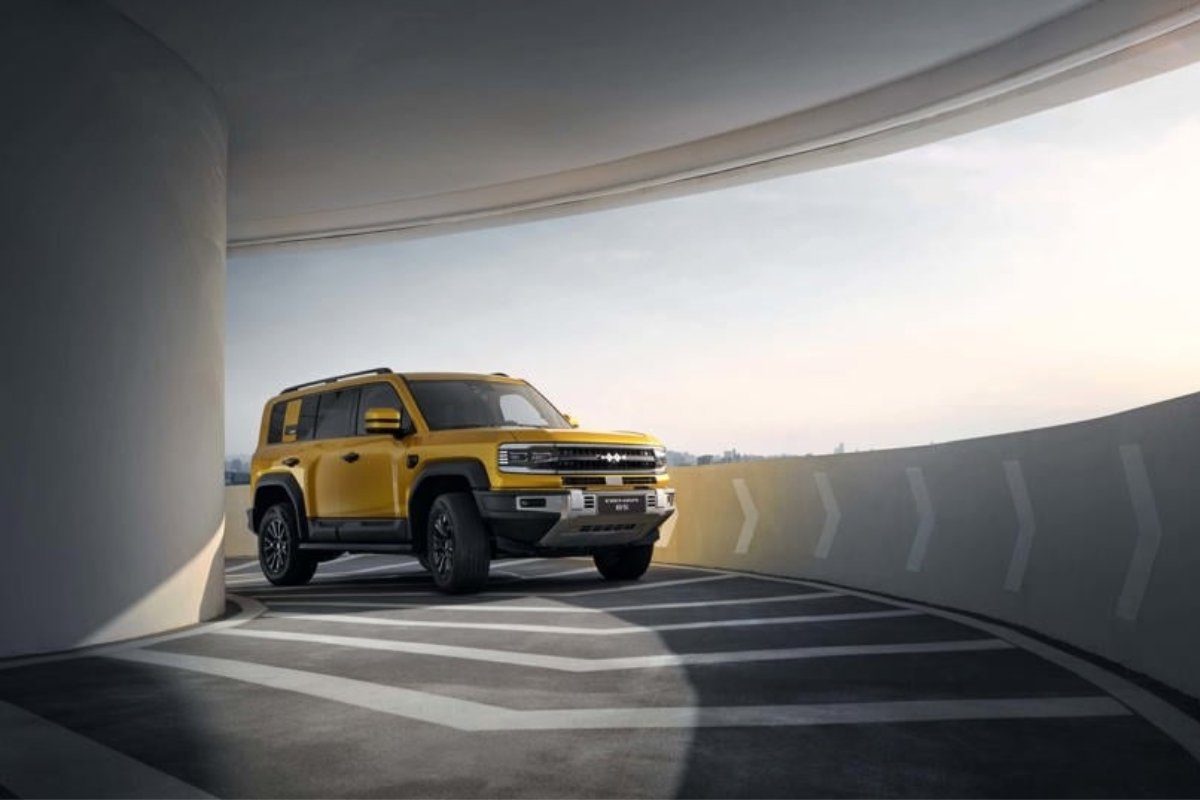 السيارة الصينية الفاخرة BYD B5 ترفع سقف المنافسة أمام Land Rover Defender