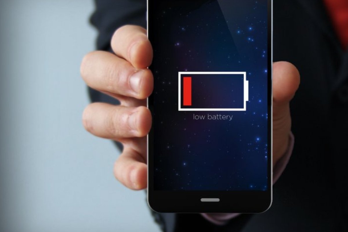 وداعًا للأسلاك والمقابس.. اختراع جديد يشحن هاتفك مجانًا!