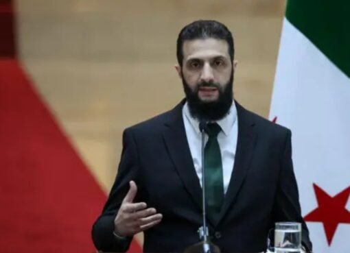 الشرع يتحدى إسرائيل ويحتضن الدروز: خطاب يوحّد السوريين ويشعل التفاعل الشرع يتحدى إسرائيل ويحتضن الدروز: خطاب يوحّد السوريين ويشعل التفاعل