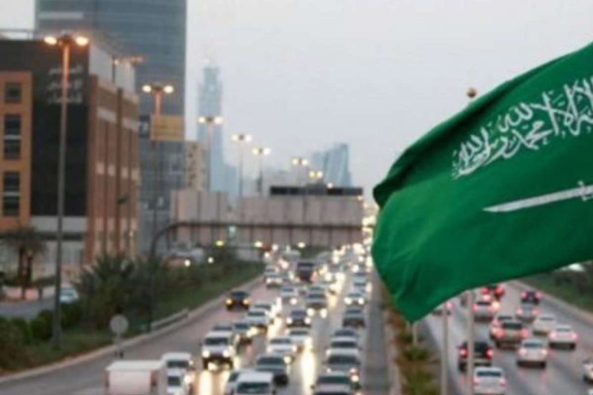 بالجرم المشهود.. الشرطة السعودية توقف وافدين يمارسون أفعالًا غير لائقة بالرياض