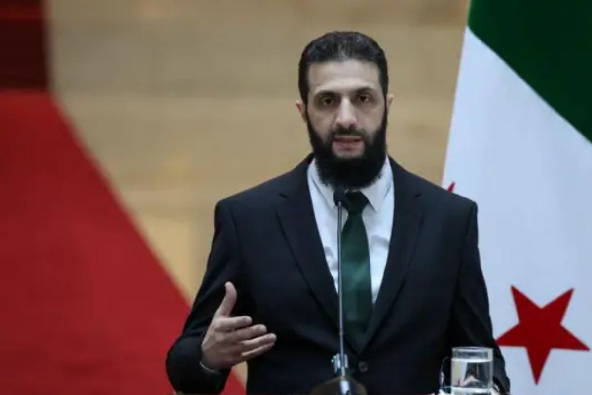 أمريكا تخفف العقوبات وتخشى الاغتيال: الشرع بين الدعم والتهديد