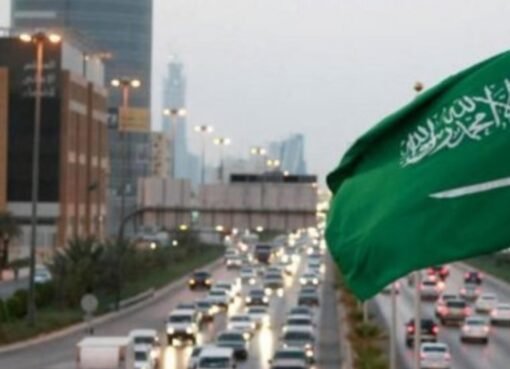 الدوام يتقلص رسمياً.. هذه الجهات السعودية تبدأ العمل بنظام 4 أيام