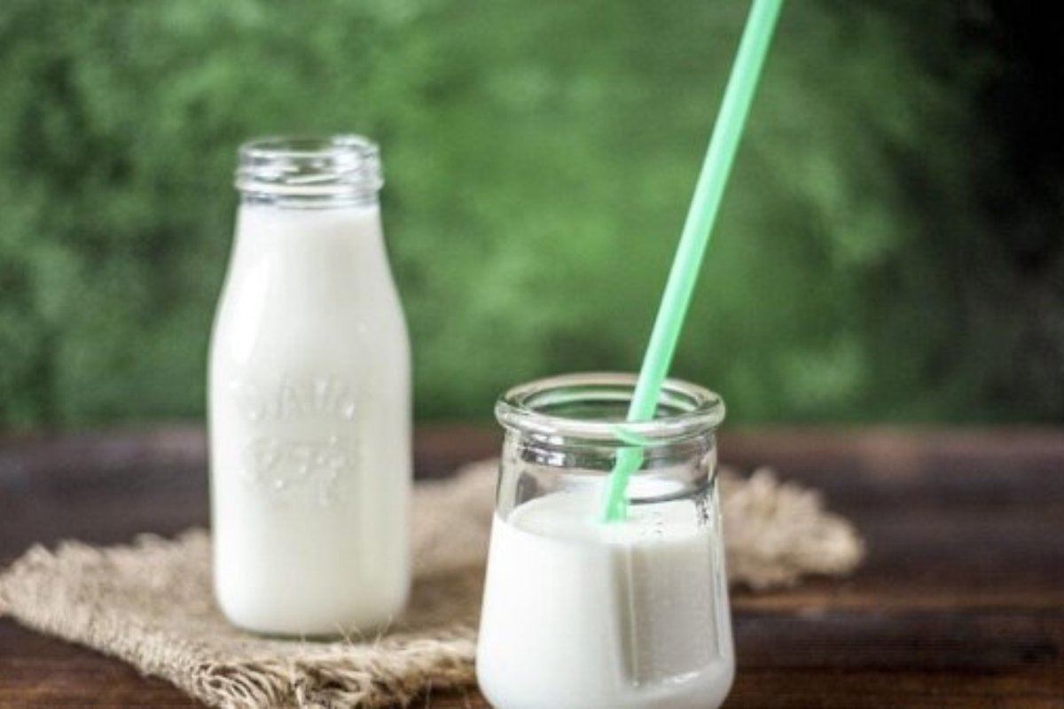 "يصيبك بسرطان الكبد؟ خبيرة تحذر من الحليب وتوصي ببدائل نباتية"