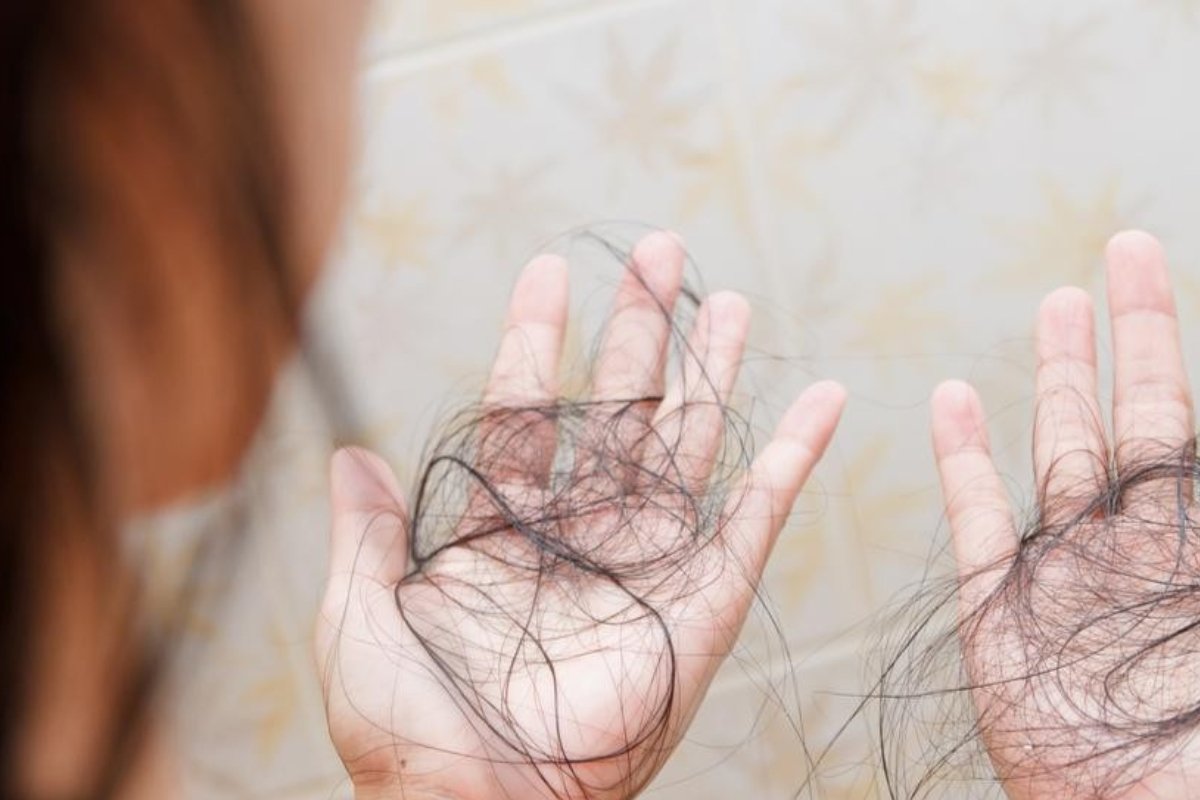 هل تشرب هذا المشروب يوميًا؟ قد يكون السبب وراء تساقط شعرك!