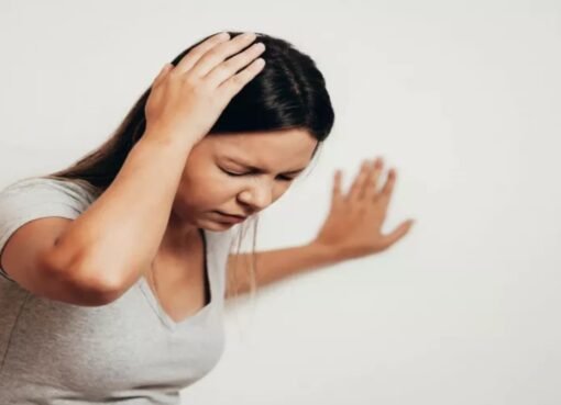 دوخة عند الوقوف؟ قد تكون ناقوس خطر لا تستهين به!