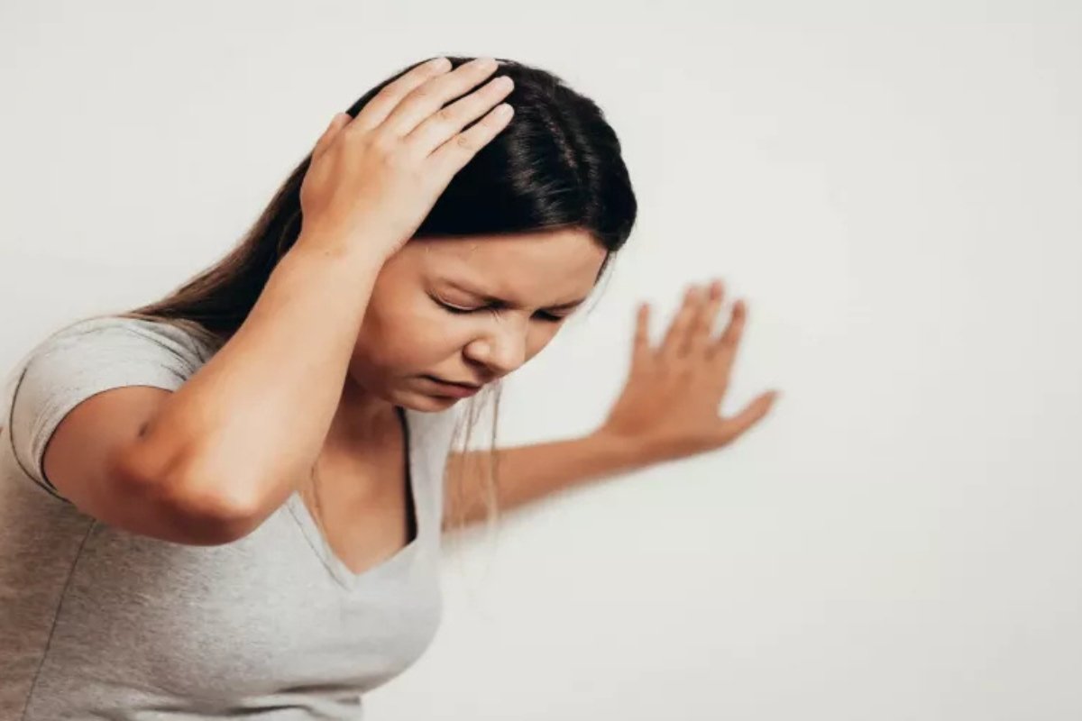 دوخة عند الوقوف؟ قد تكون ناقوس خطر لا تستهين به!