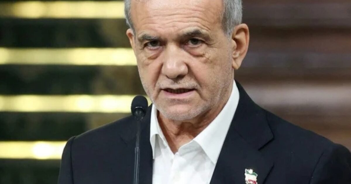 في مقابلة مثيرة للجدل.. الرئيس الإيراني يوضح رمزية شعار "الموت لأمريكا