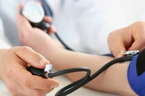 دليلك المنزلي لقياس ضغط الدم بطريقة صحيحة وآمنة