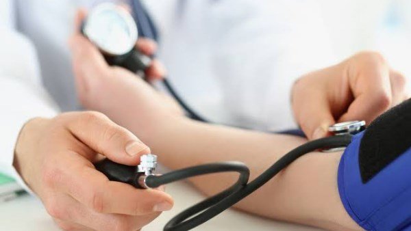 دليلك المنزلي لقياس ضغط الدم بطريقة صحيحة وآمنة