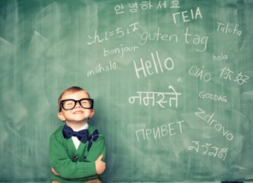 لغات بلا حدود.. طفلك يمكنه تعلم 5 لغات بسهولة إذا وفرت له هذه البيئة