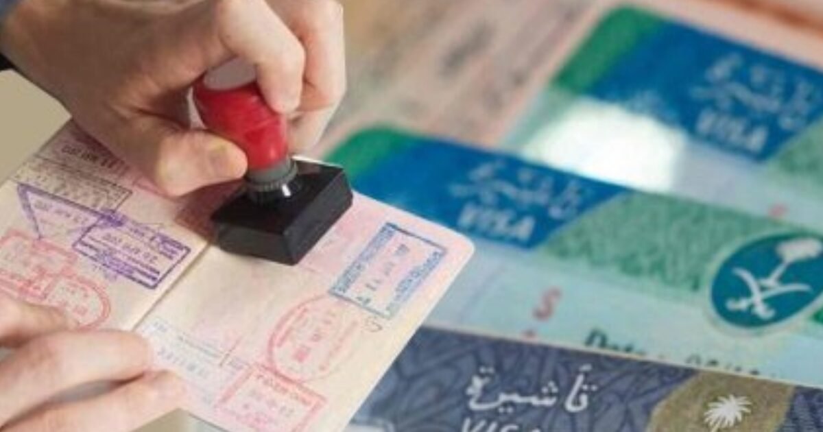 فرحة المقيمين تتجدد بعد قرار تخفيض رسوم الزيارة العائلية في السعودية