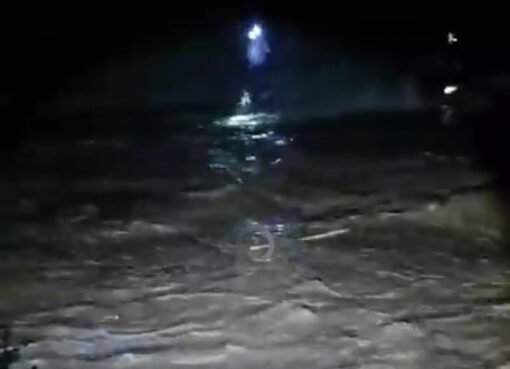 سيول عنيفة تكتسح إحدى المحافظات اليمنية