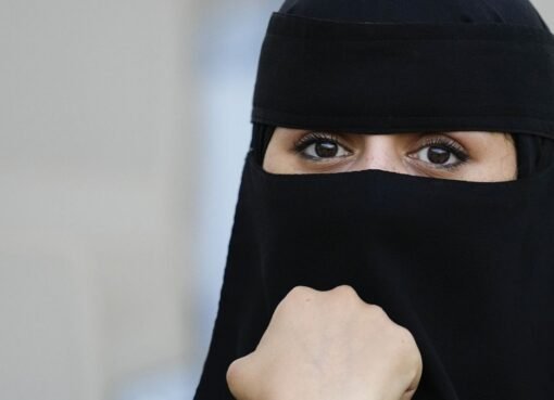 في سابقة لافتة.. دولة مسلمة تحظر النقاب والبرقع لأسباب أمنية وثقافية