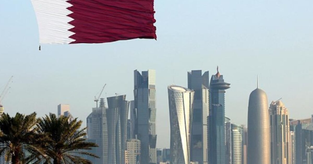 العمالة غير النظامية تحت المجهر.. قطر تُحذّر وتُعاقب