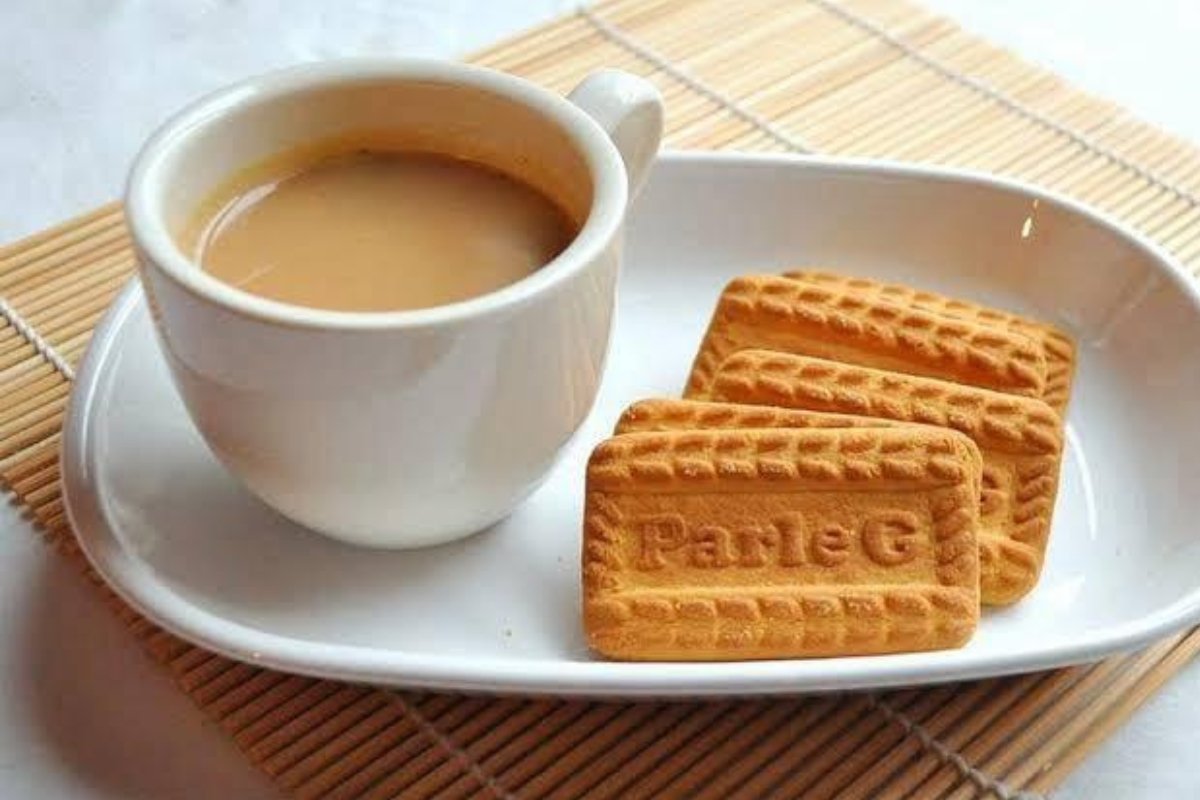 خبراء الصحة يكشفون خطورة تناول البسكويت مع الشاي يومياً: خطر خفي يهدد القلب