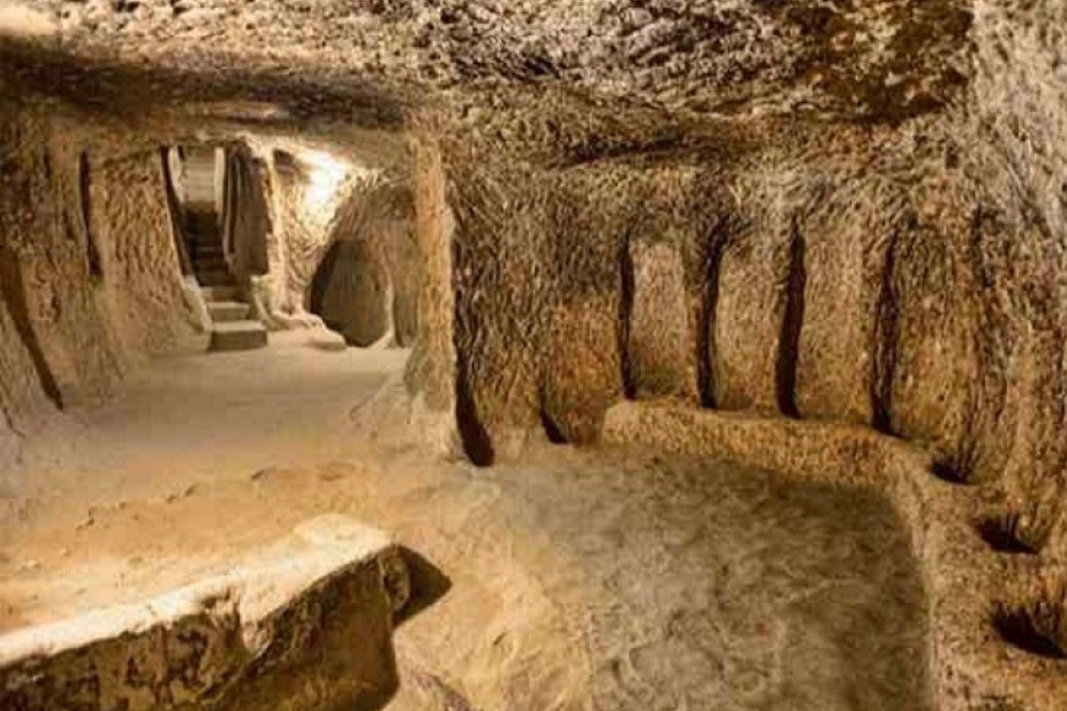 مدينة تحت الأرض تعود لآلاف السنين.. هل عاش فيها البشر والجن معًا؟