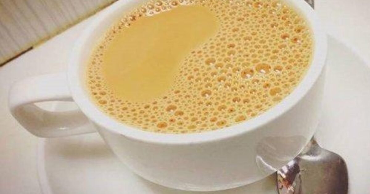 كارثة صباحية؟ الشاي بالحليب على الريق يُهدد صحتك دون أن تدري!