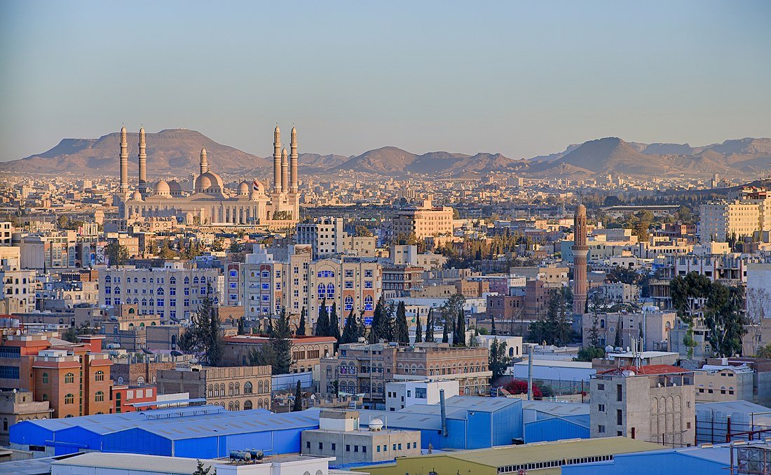 انفجارات تهز صنعاء وإسرائيل توضح موقفها الرسمي