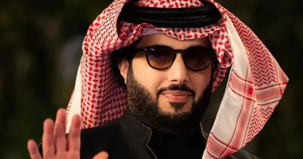 تركي آل الشيخ يعلن مشاركة أيمن زيدان في موسم الرياض وسط جدل حول "السعودة"
