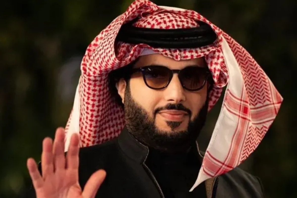 تركي آل الشيخ يعلن مشاركة أيمن زيدان في موسم الرياض وسط جدل حول "السعودة"
