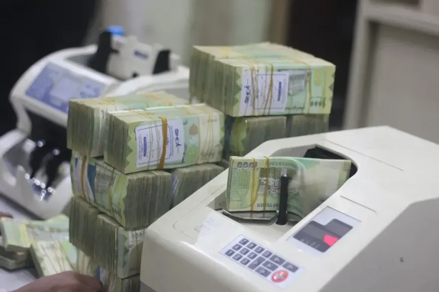 أزمة مالية خانقة تضرب الحوثيين: تلاشي الأموال وتفاقم الديون