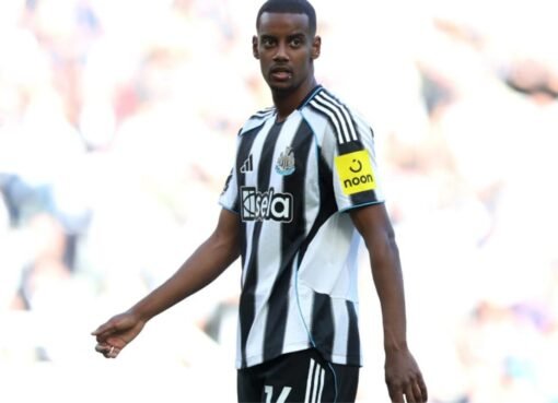 اجتماع طارئ في منزل إيزاك... ونيوكاسل يرفض عرض ليفربول الضخم