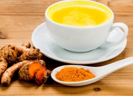 لن تصدق ما حدث بعد شهر من تناول ماء الكركم... فتاة سعودية تكشف المفاجأة