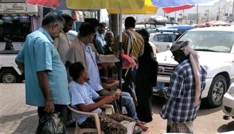 نقابة الصرافين تكشف خفايا التعاملات المالية: الكريمي والقات في قلب العاصفة