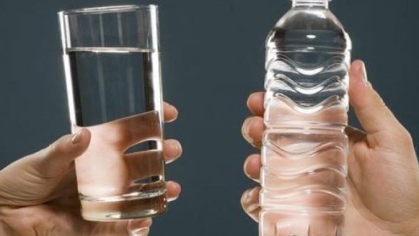 ابدأ يومك بذكاء: 10 أسرار لا تعرفها عن شرب الماء على معدة فارغة