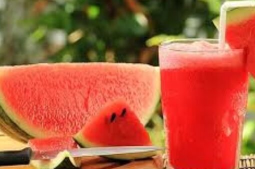 فاكهة الصيف الخارقة: كيف يعيد البطيخ توازن جسمك؟"