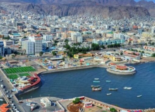 البنك المركزي يلوّح بإجراء حاسم لوقف تحويل العملة بين عدن وصنعاء