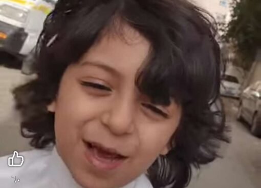 طفل يُحرج إدارة الجوازات في تعز… خطأ إداري يتحول لقضية رأي عام