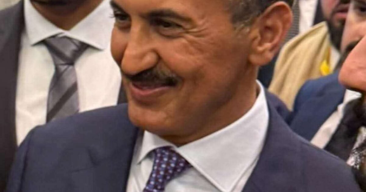 الكشف عن حقيقه بيع دعوات زفاف أبناء الرئيس صالح بمبالغ خيالية