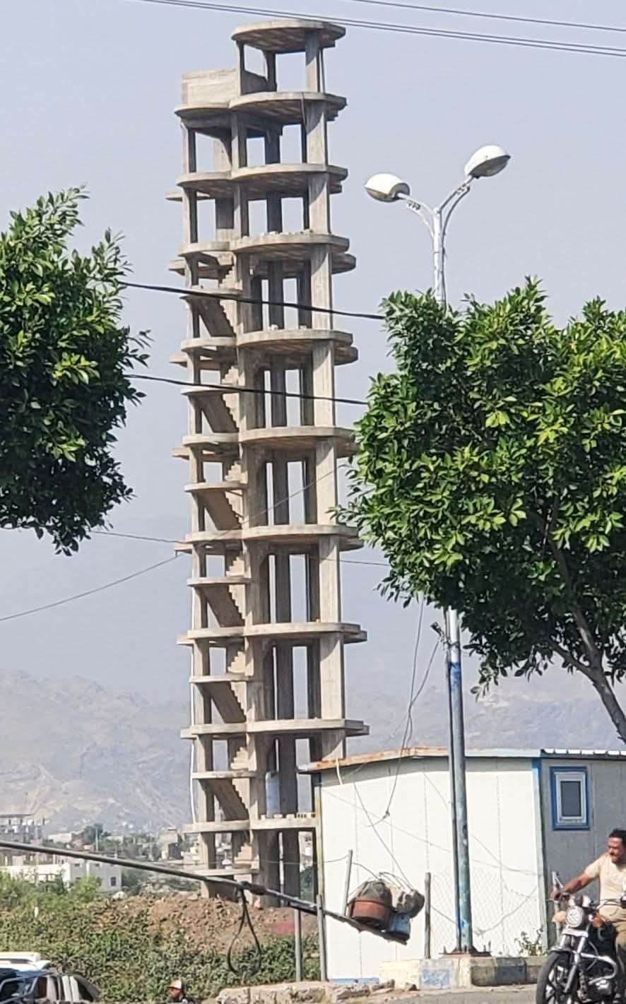 مشروع متوقف أم لغز عمراني؟ مبنى غير مكتمل يربك سكان الحوبان