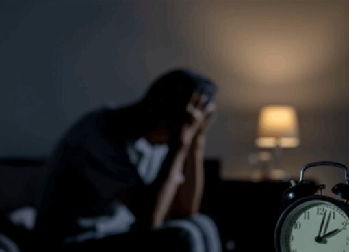 استيقاظك فجراً ليس عشوائياً… اكتشف أسرار ساعة الذئب