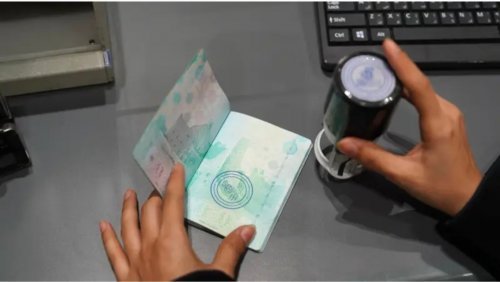 صدمة للوافدين: هل أُلغيت تأشيرة الزيارة المتعددة؟ إليك الحقيقة الكاملة