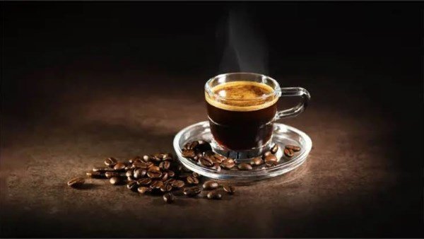 هل تفتح القهوة باب السكري؟ مخاطر شربها على معدة فارغة