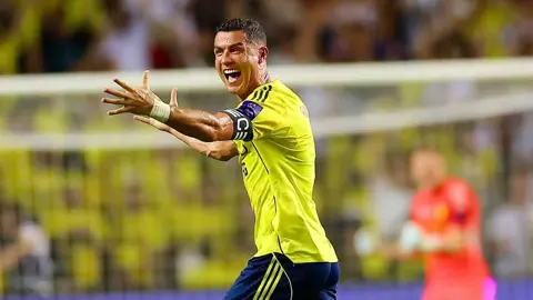 النصر يحتفي بأسطورته: تكريم تاريخي لرونالدو بعد الحذاء الذهبي