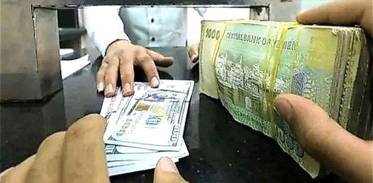 عدن تتدخل لوقف تدهور الريال بينما صنعاء تواجه أزمة اقتصادية خانقة