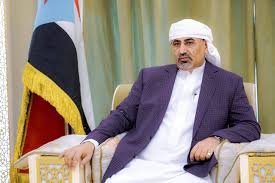 بحراسة مشددة.. عيدروس الزبيدي يفاجئ الحضور بزفاف نجل باذيب في عدن