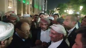 الرئيس الأسبق علي ناصر محمد يهنئ أسرة الزعيم صالح ..؟