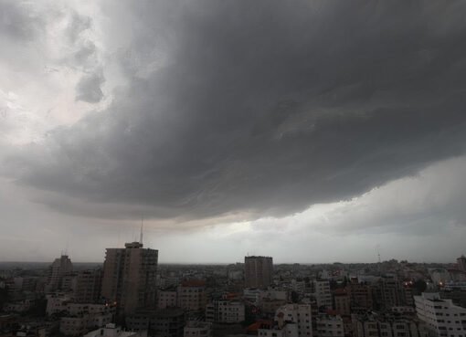 توقعات فلكية عاجلة: احذروا من الطقس القادم!