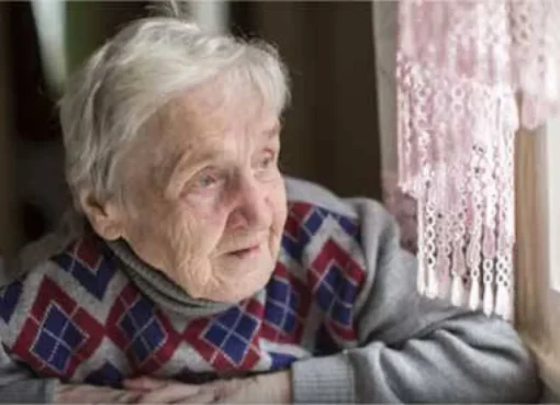 فاكهة واحدة… إذا حولتها لمسحوق قد تنقذك من الخرف!