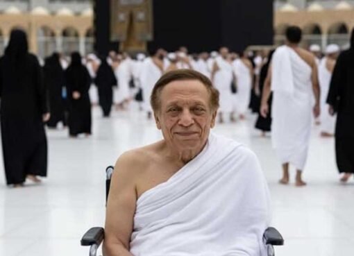 صورة مؤثرة لعادل إمام أثناء العمرة.. الجمهور يتفاعل بالدعاء