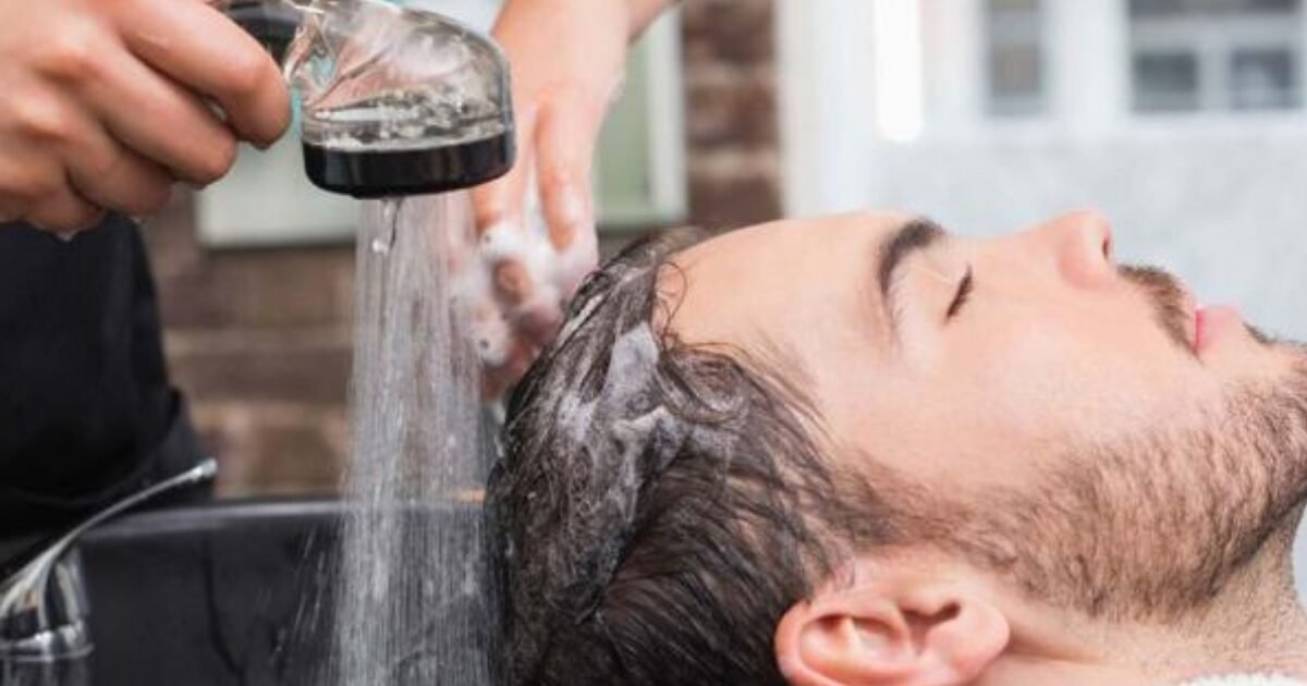 دراسة تكشف عدد مرات غسل الشعر المثالية للمرأة والرجل أسبوعيًا