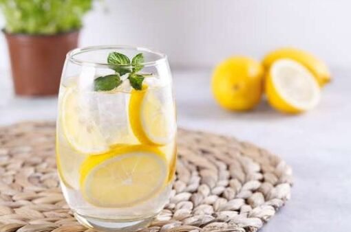 أفضل المشروبات الطبيعية لراحة المعدة والتخلص من الانتفاخ