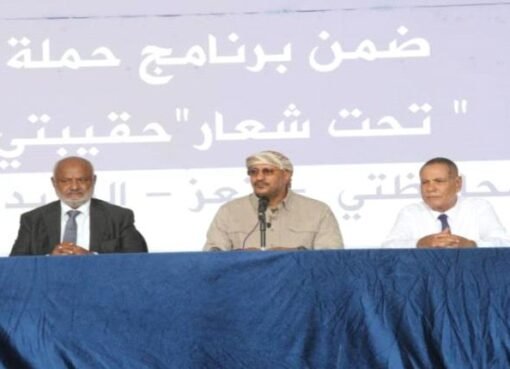 طارق صالح يدعو اليمنيين لإحياء روح الثورة برفع علم الجمهورية في كل بيت